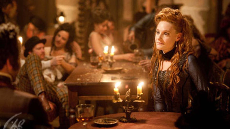 Багровый лепесток и белый